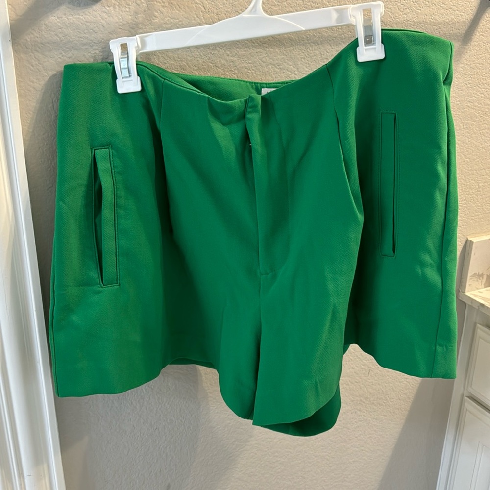 A New Day tailored shorts. Sz 17.